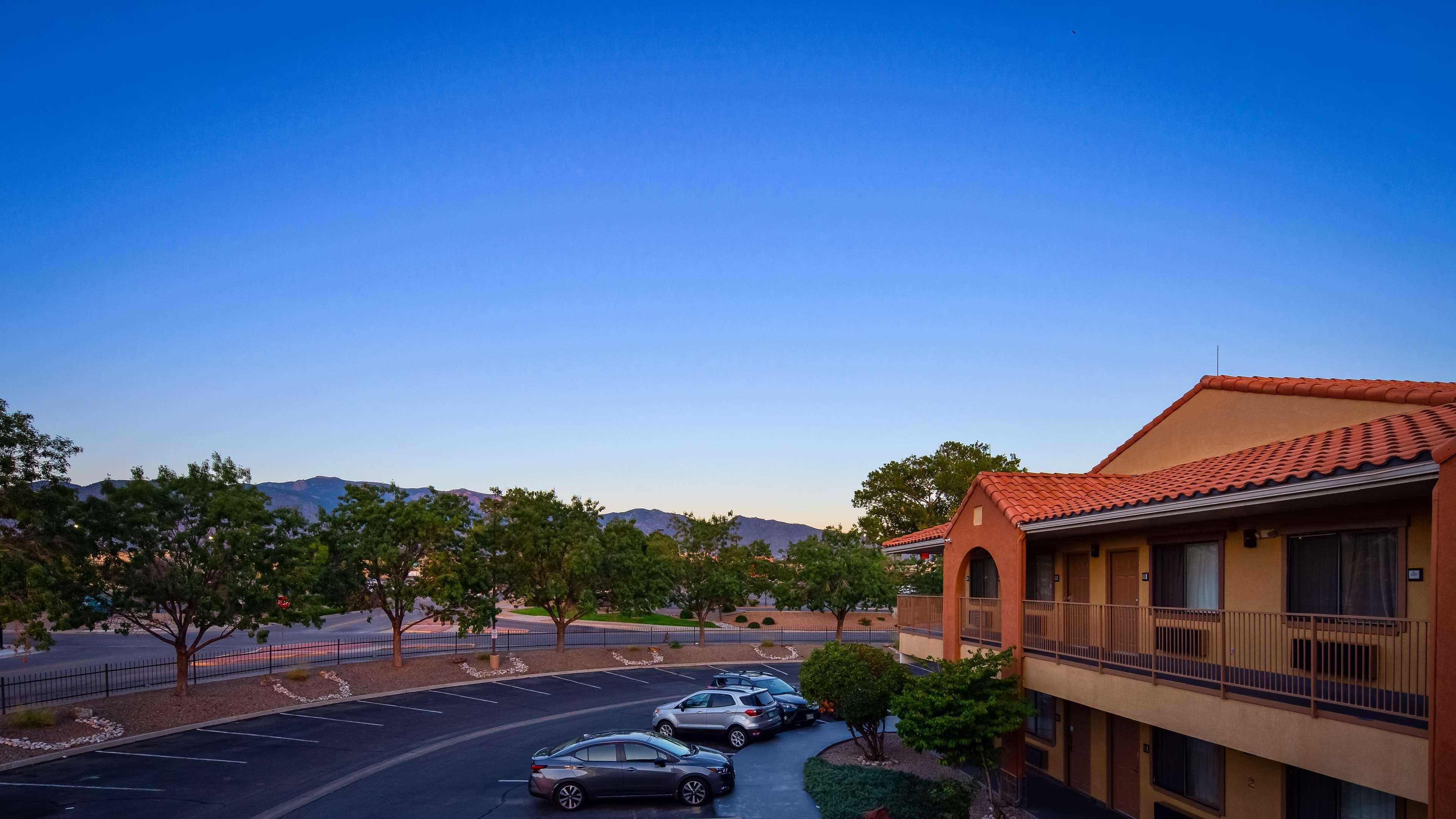 Surestay Plus Hotel By Best Western Albuquerque I-40 Eubank Bagian luar foto